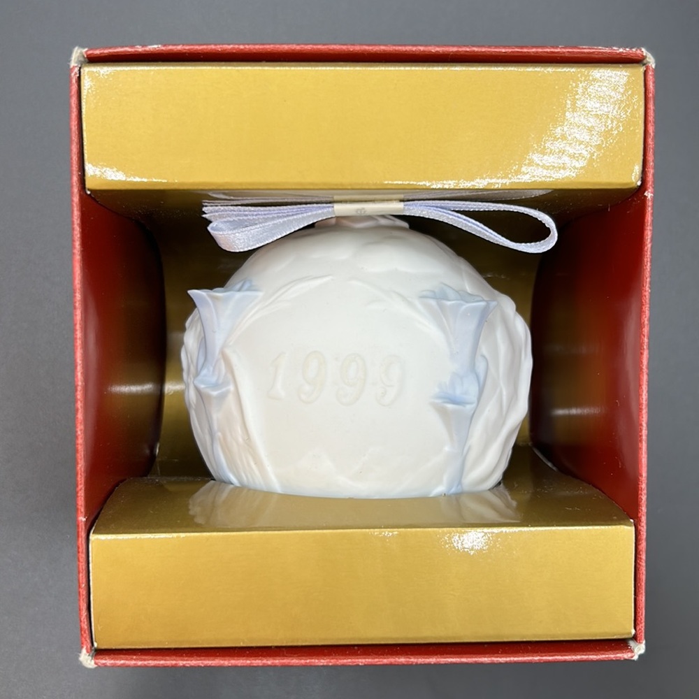 Lladro 1999 Christmas Ball Ornament Merry Christmas/Feliz Navidad- New In Box.